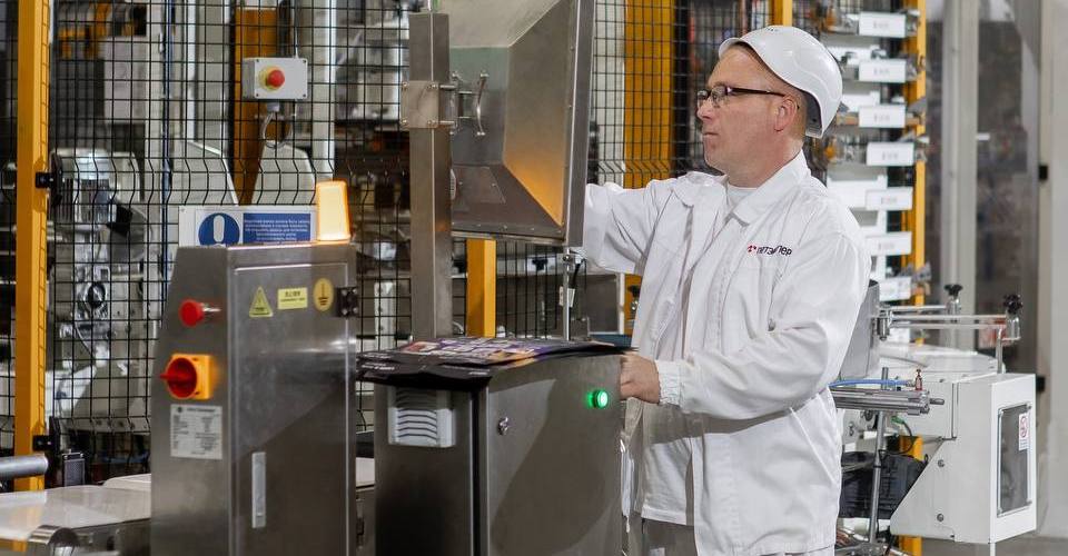 Старший оператор производственной линии Сергей Лобанов работает в ПЕТЭКСПЕРТ уже 2 года